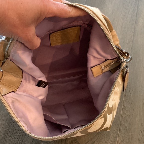 Tan/Cream Coach Handbag - Picture 4 of 8